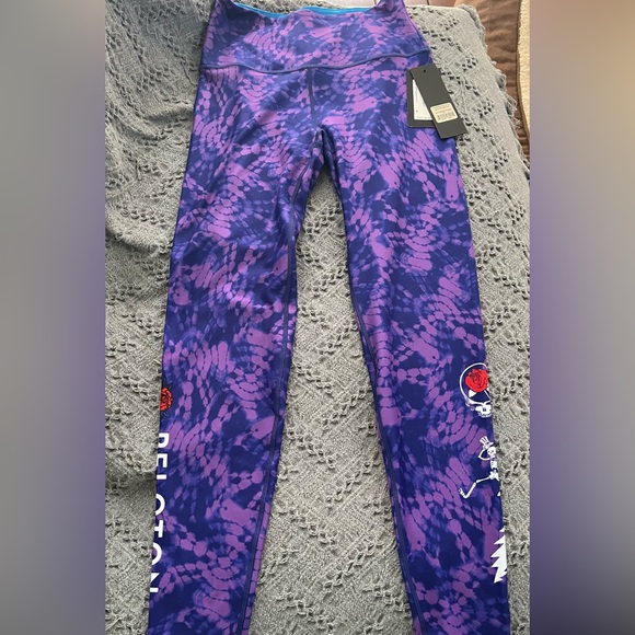 Grateful Dead x Peloton leggings and bra set - Picture 2 of 4